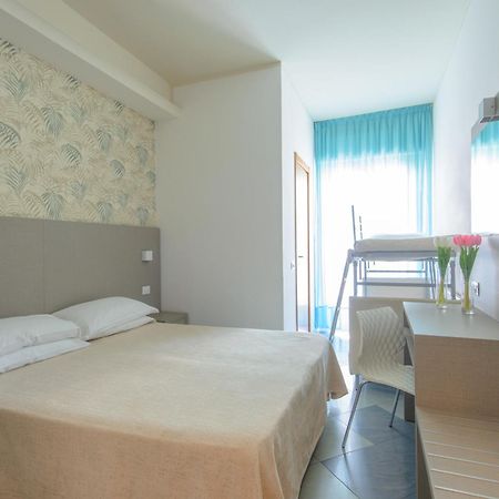 Hotel Christian Ріміні Екстер'єр фото