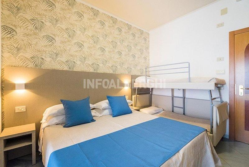 Hotel Christian Ріміні Екстер'єр фото