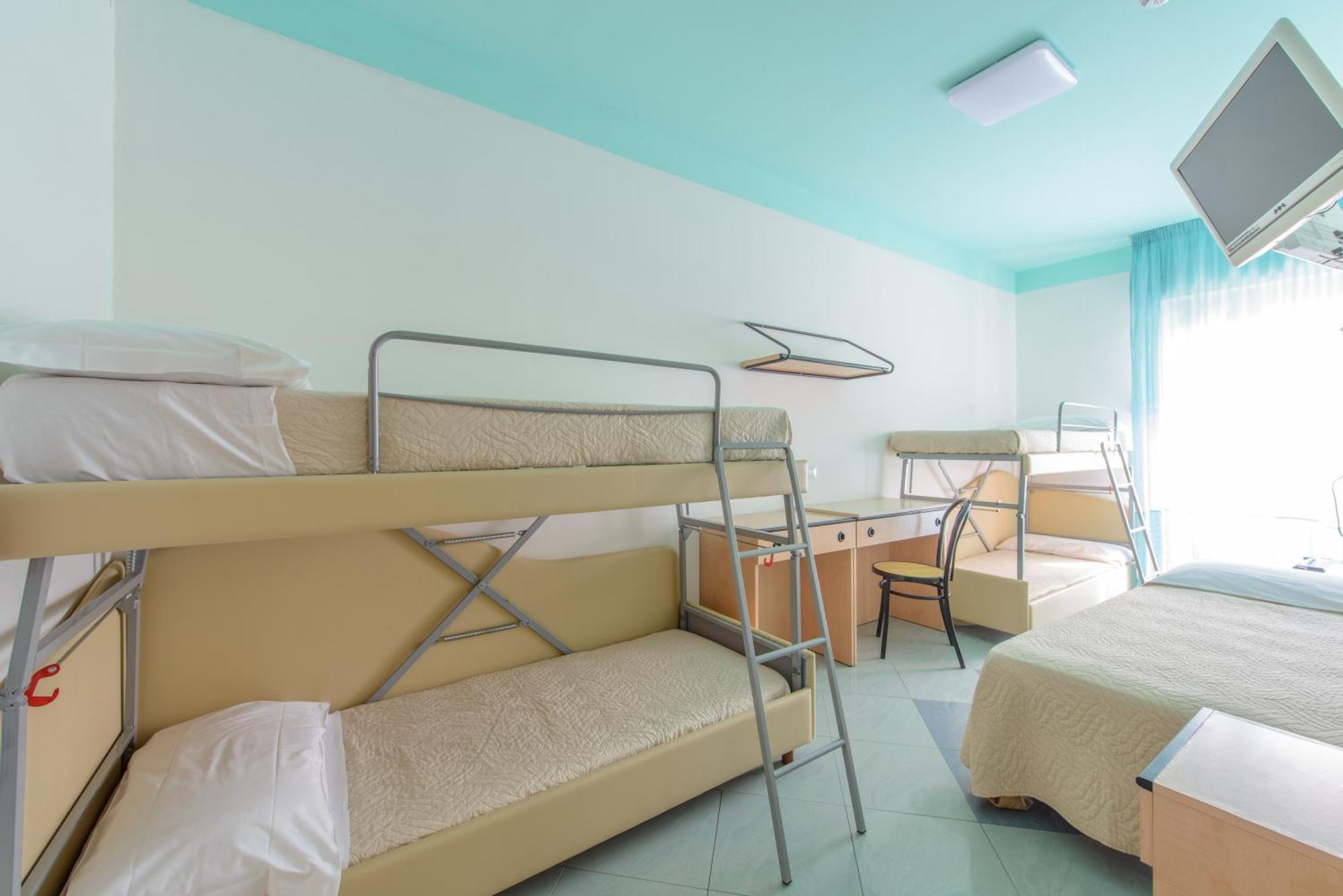 Hotel Christian Ріміні Екстер'єр фото