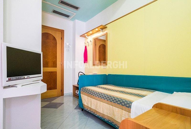 Hotel Christian Ріміні Екстер'єр фото