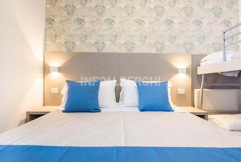 Hotel Christian Ріміні Екстер'єр фото