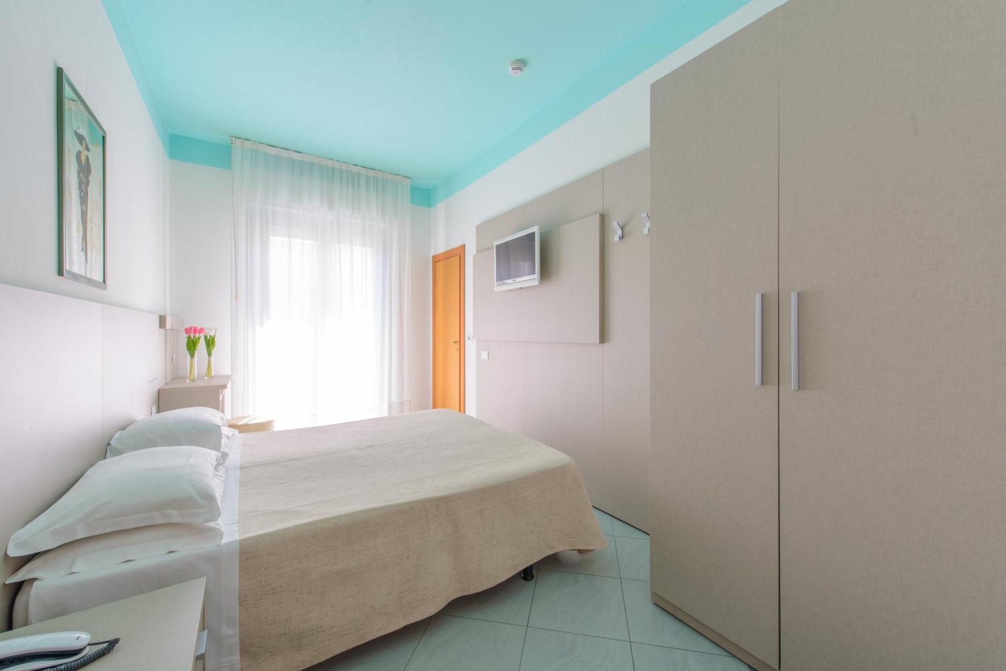 Hotel Christian Ріміні Екстер'єр фото